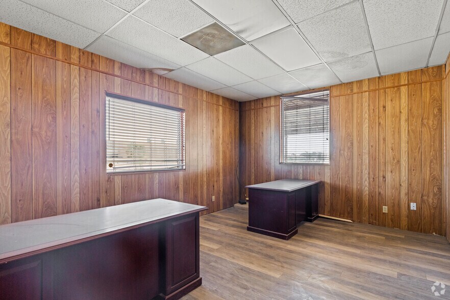 More Photos Of 2419 W Murphy St, Odessa Truck Terminal For Sale