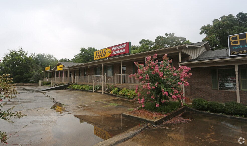 More Photos Of 511 Battle St E, Talladega Storefront For Lease