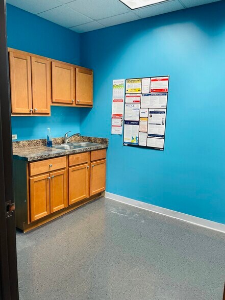 More Photos Of 400 E 22nd St, Lombard Office For Lease