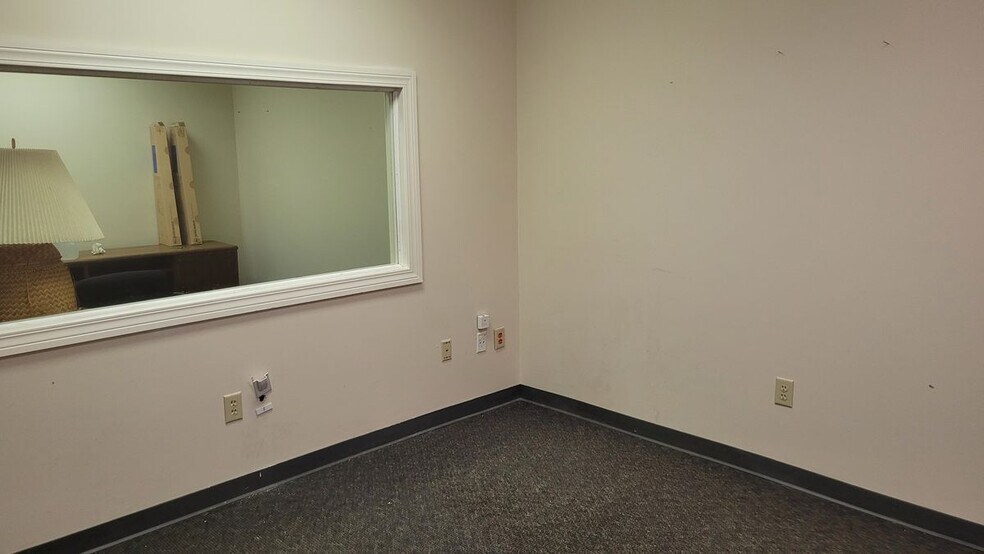 More Photos Of I-55 North Frontage, Jackson Office For Sale