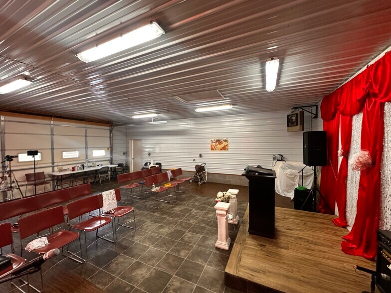 More Photos Of 522A S Main St, Broadway Flex For Sale