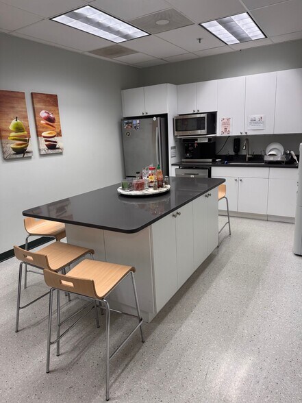 More Photos Of 36 River Rd, Essex Junction Warehouse For Lease