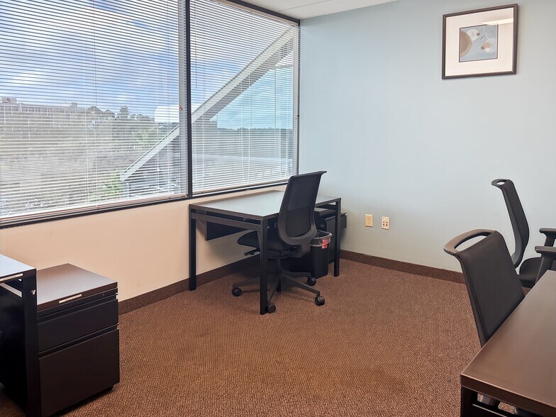 More Photos Of 4651 Salisbury Rd, Jacksonville Coworking Space