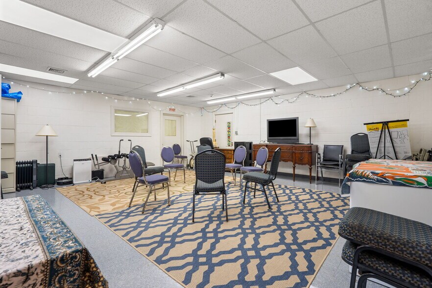 More Photos Of 191 Chandler Rd, Andover Office For Sale