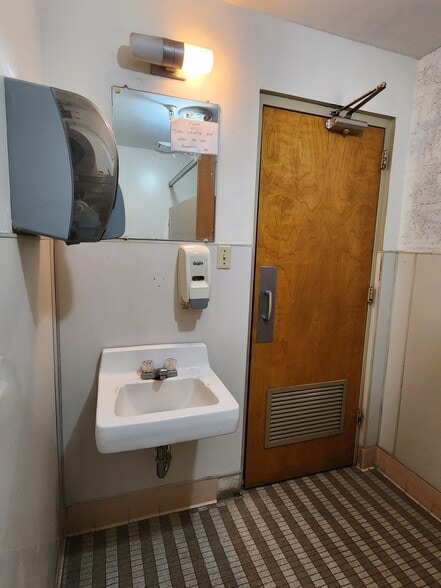 More Photos Of 3216 E Cactus Rd, Phoenix Freestanding For Sale