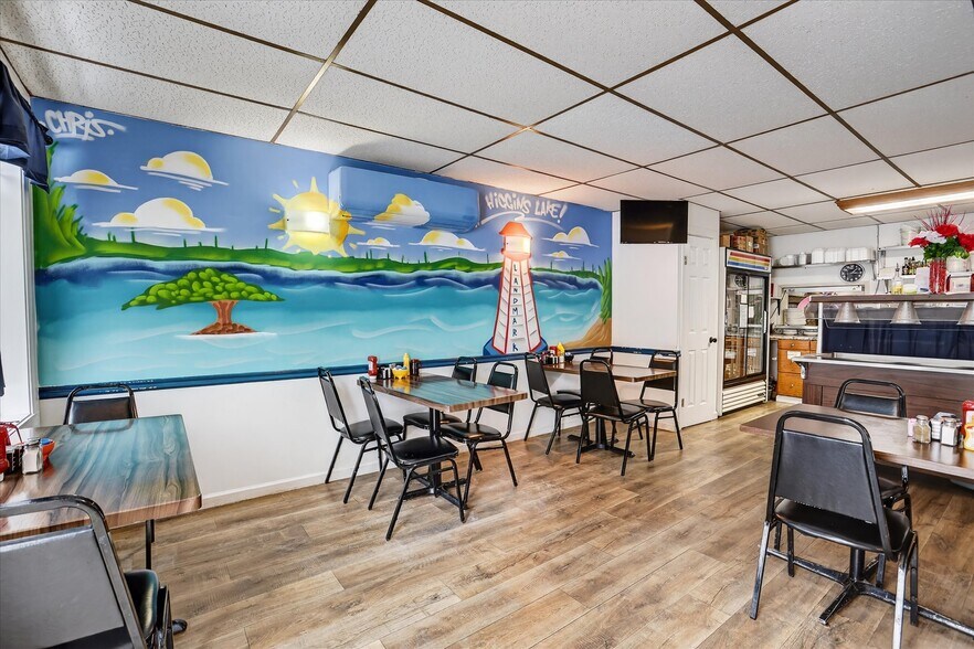 More Photos Of 5937 W Higgins Lake Dr, Roscommon Restaurant For Sale