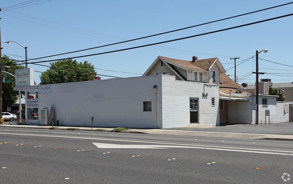 More Photos Of 1343-1347 McHenry Ave, Modesto Storefront For Sale