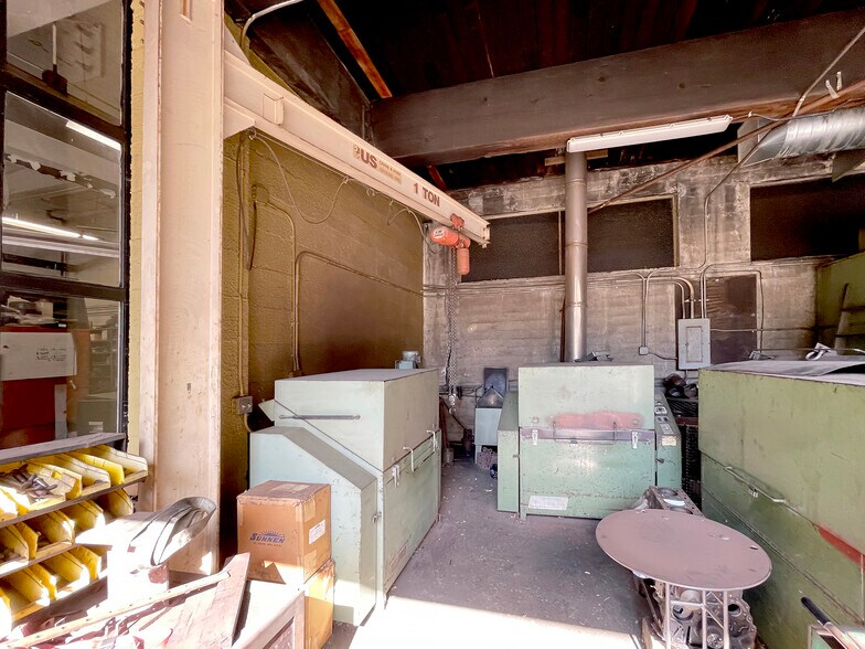 More Photos Of 1040 NW Everett St, Portland Warehouse For Lease