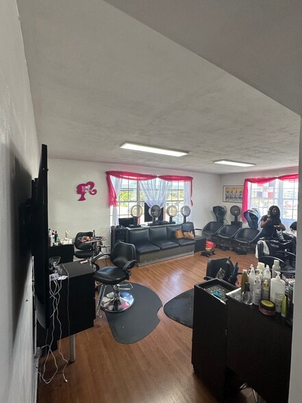 More Photos Of 6400-6402 Pembroke Rd, Miramar General Retail For Sale