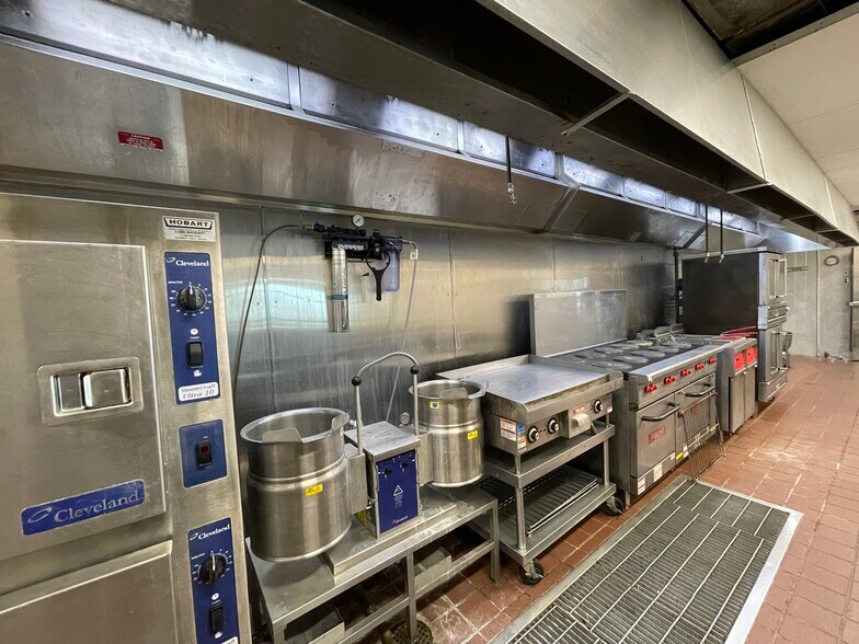 More Photos Of 1 Energy Pl, Pensacola Office For Sale