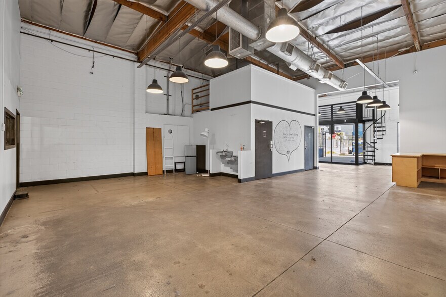 More Photos Of 11105 Weddington St, North Hollywood Service For Lease