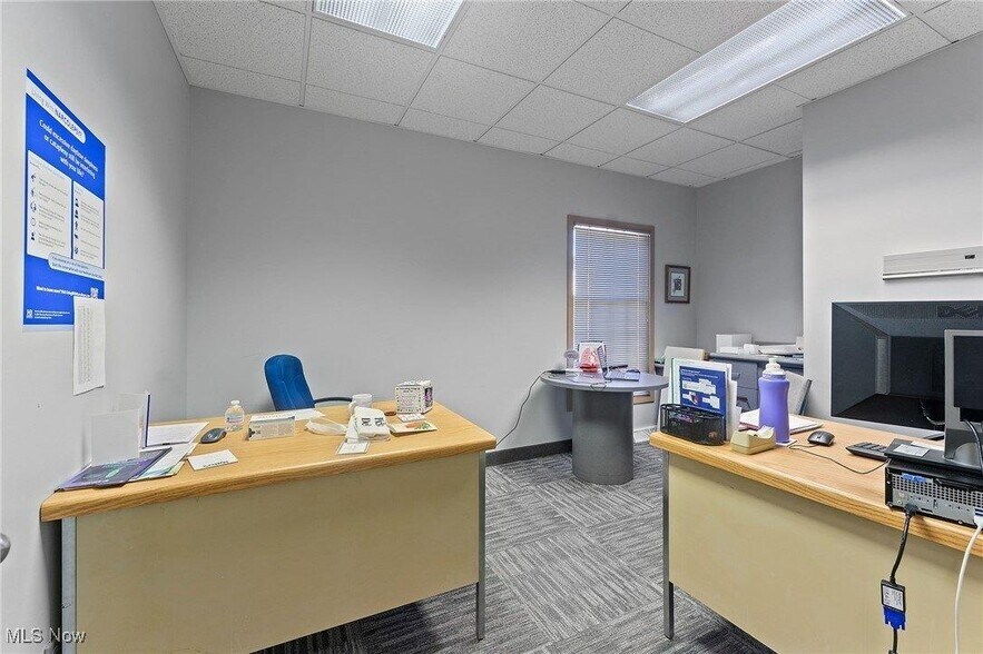 More Photos Of 925 Trailwood Dr, Youngstown Medical For Sale