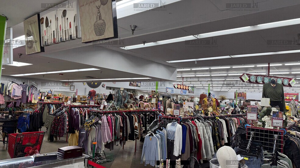 More Photos Of 2843 E Sunshine St, Springfield General Retail For Lease