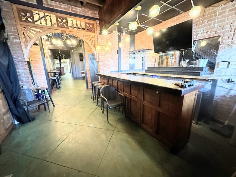 More Photos Of 1910 Magazine St, New Orleans Storefront Retail Residential For Lease