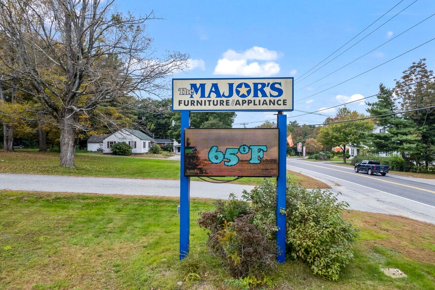 More Photos Of 680 Maine Ave, Farmingdale Storefront Retail Office For Lease