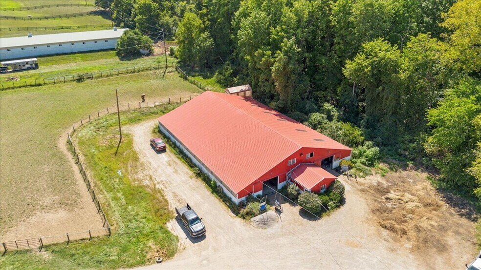 More Photos Of 7233 National Rd, Thornville Horse Stables For Sale