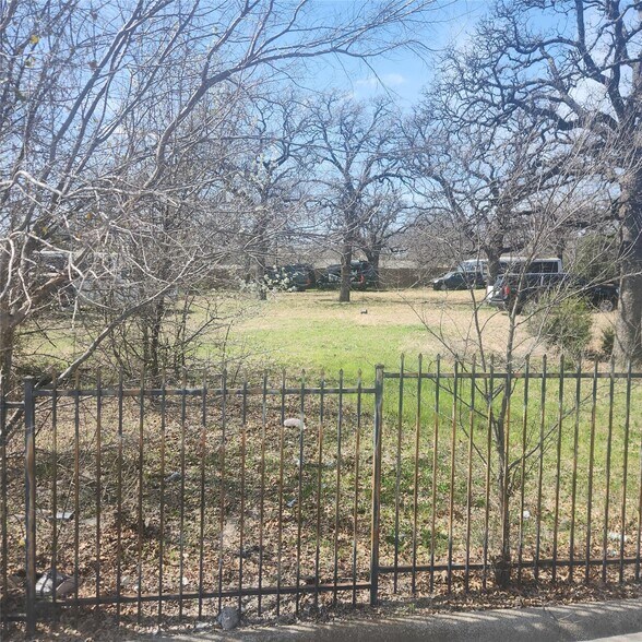 More Photos Of 725 N Walton Walker Blvd, Irving Land For Sale