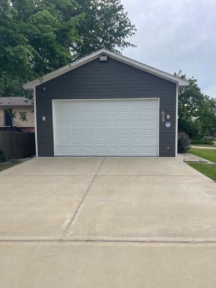 More Photos Of 829 Roberson St, Conroe Auto Repair For Sale