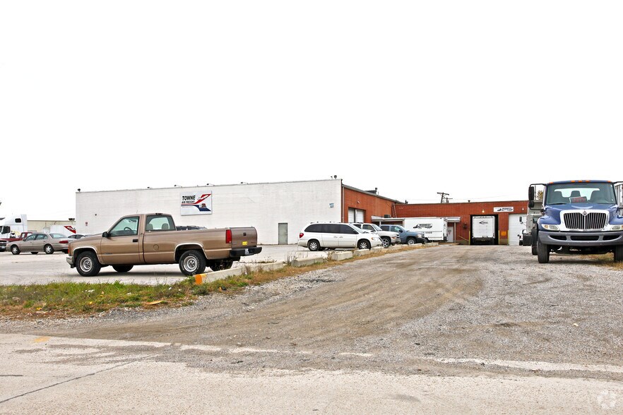 More Photos Of 125-127 Byassee Dr, Hazelwood Warehouse For Lease