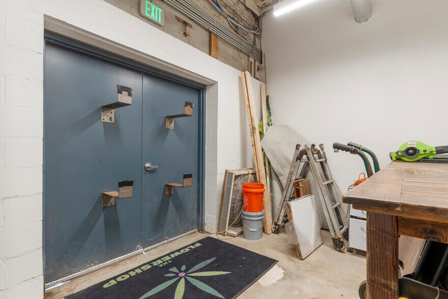 More Photos Of 621 S Kenosha Ave, Tulsa Auto Repair For Sale