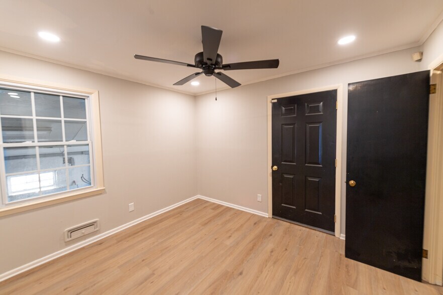 More Photos Of 3801 Miriam Dr, Charlotte Office For Lease