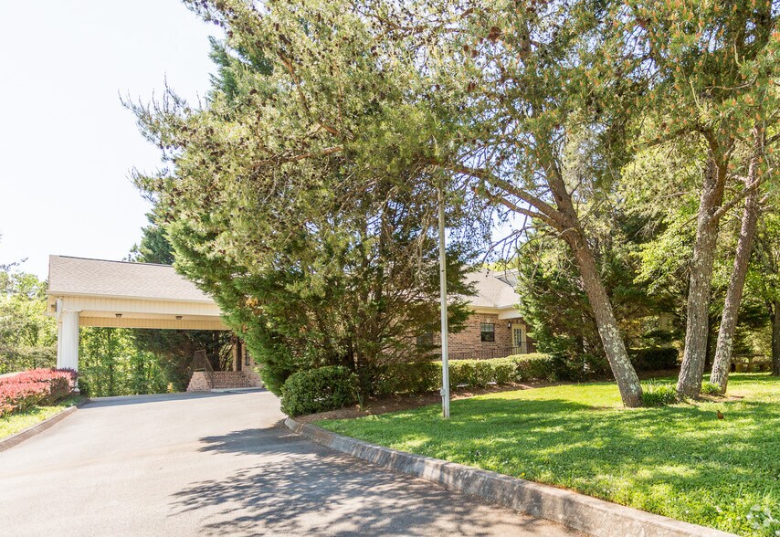 More Photos Of 3221 W Governor John Sevier Hwy, Knoxville Medical For Lease