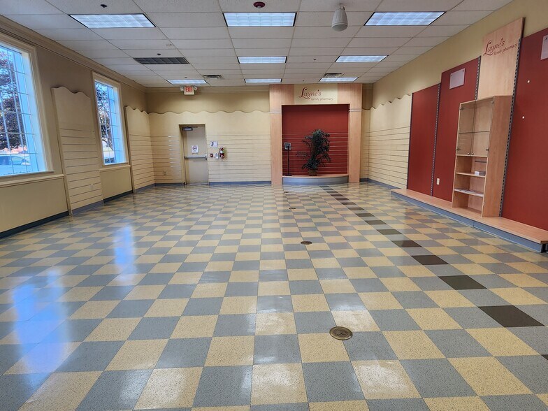 More Photos Of 509 S Van Buren Rd, Eden Medical For Sale