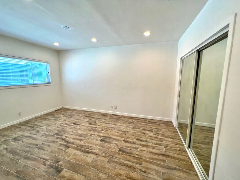 More Photos Of 1526 S Wooster St, Los Angeles Apartments For Sale