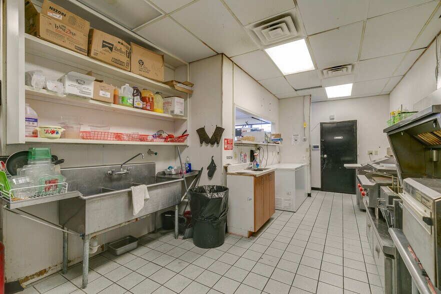 More Photos Of 508 Henslee Dr, Dickson Service Station For Sale