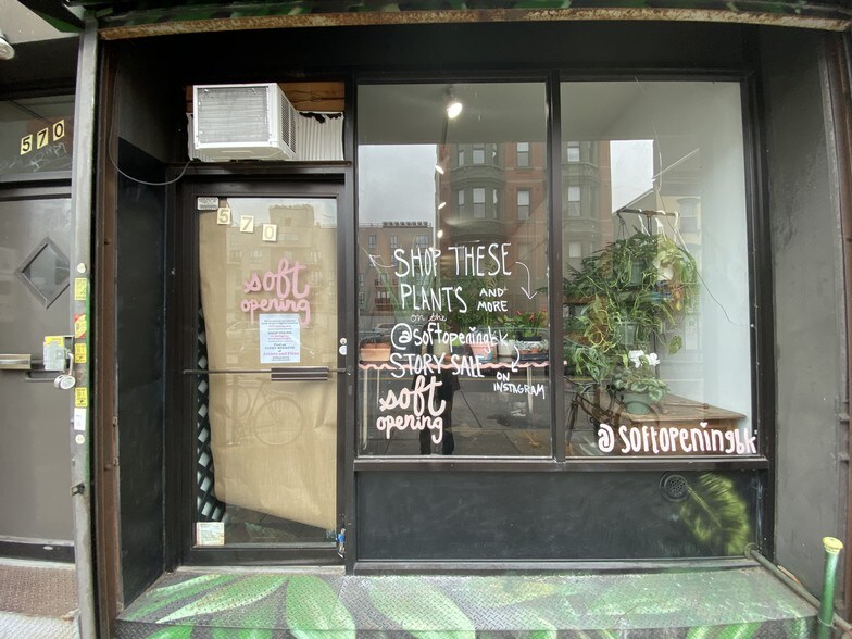 Primary Photo Of 570 Manhattan Ave, Brooklyn Storefront Retail Residential For Lease