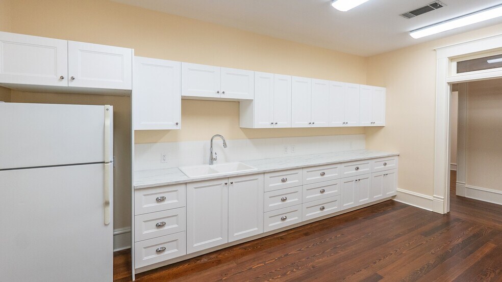 More Photos Of 602 W 13th St, Austin Office For Lease