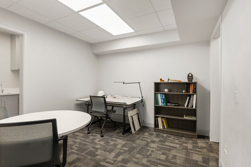 More Photos Of 2003 W Wall St, Midland Office For Lease