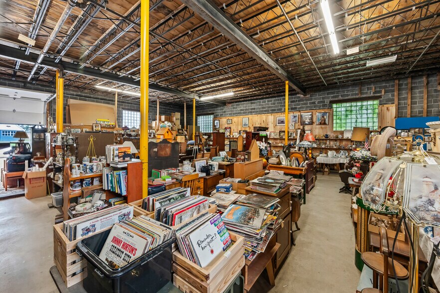 More Photos Of 46 Wight St, Berlin Warehouse For Sale