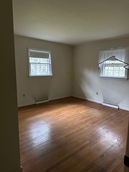 More Photos Of 73 Berlin Cross Keys Rd, Williamstown Specialty For Sale