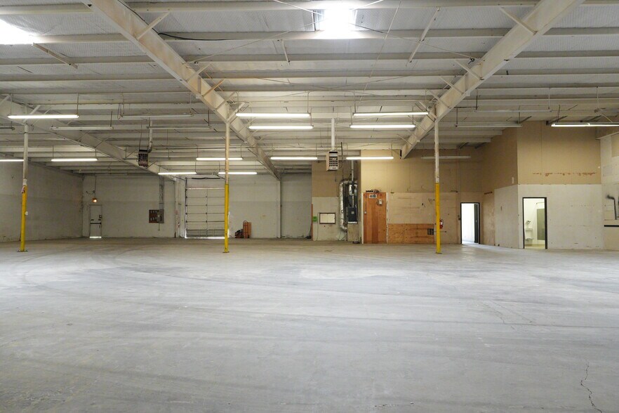 More Photos Of 501 Industrial Dr, Richardson Warehouse For Lease