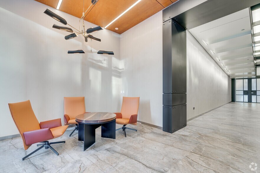 More Photos Of 215 N Peoria St, Chicago Office For Lease