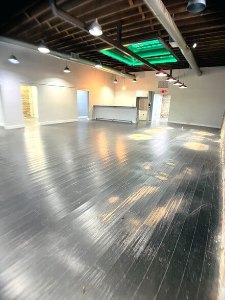 More Photos Of 1710 N 14th St, Tampa Storefront For Lease
