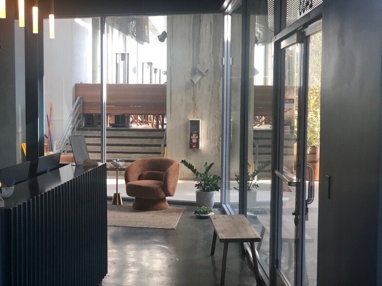 More Photos Of 2415-2449 Main St, Santa Monica Restaurant For Lease