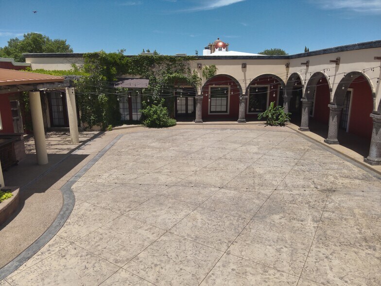 More Photos Of 451 Stoney Rdg, Azle Specialty For Sale