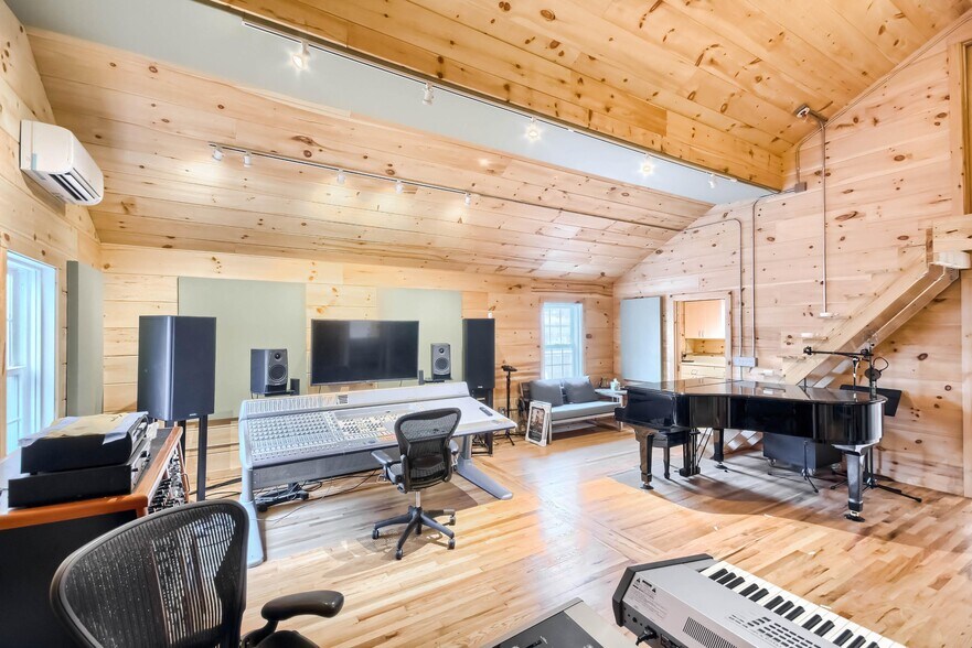 More Photos Of 1440 Woodmont Ln, Atlanta Loft Creative Space For Sale