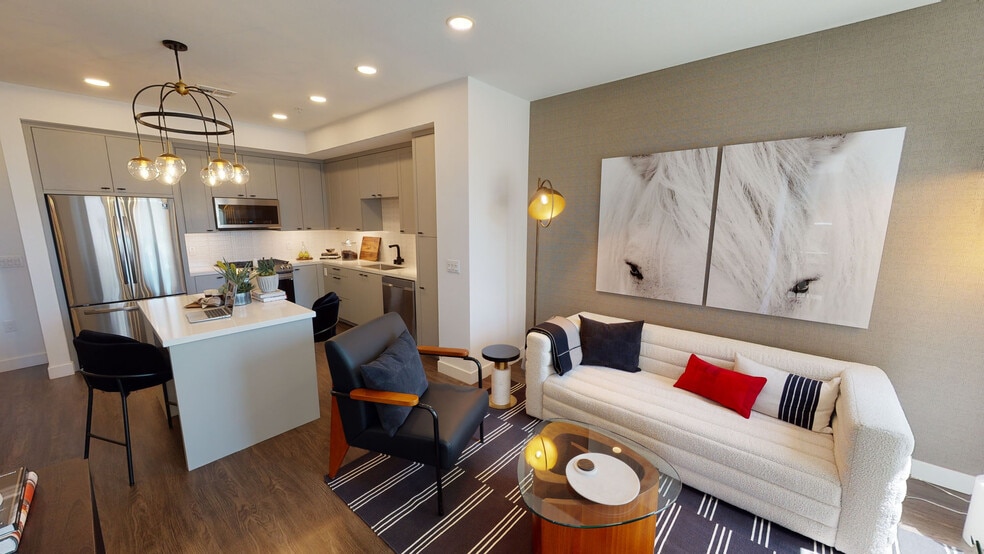 More Photos Of 585 Anton Blvd, Costa Mesa Apartments For Lease