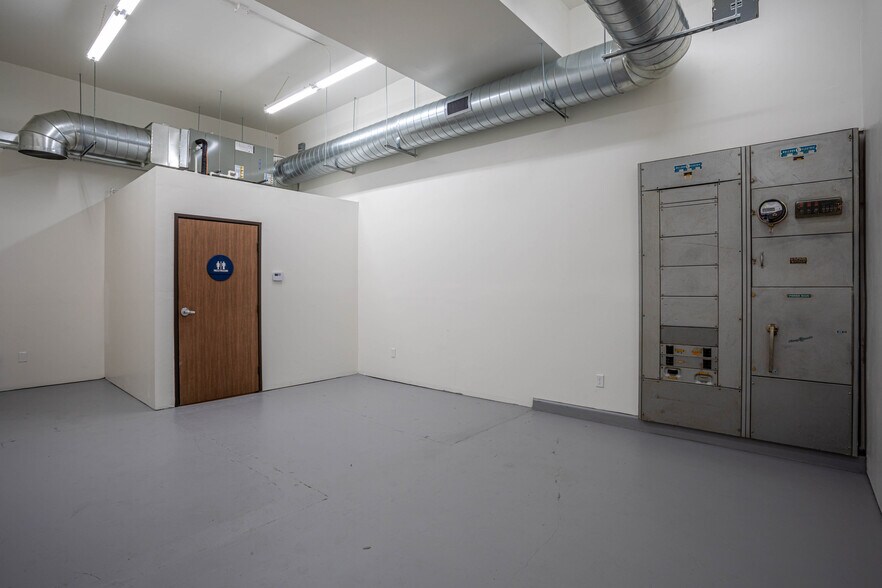 More Photos Of 6025 Santa Monica Blvd, Los Angeles Office For Lease