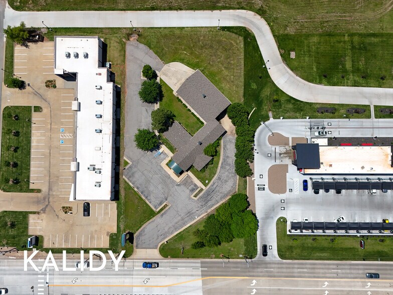 More Photos Of 14909 N Kelly Ave, Edmond Loft Creative Space For Sale