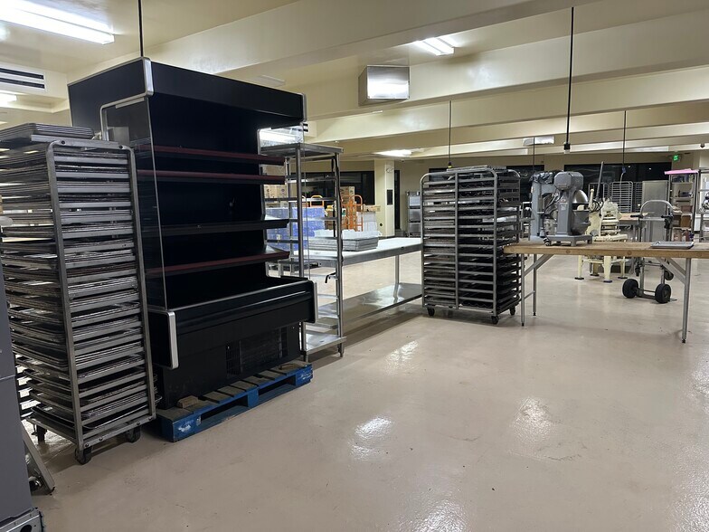 More Photos Of 9020 Long Beach Blvd, South Gate Light Manufacturing For Lease