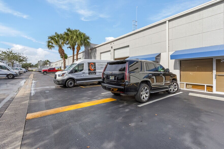 More Photos Of 4110 Enterprise Ave, Naples Unknown For Lease