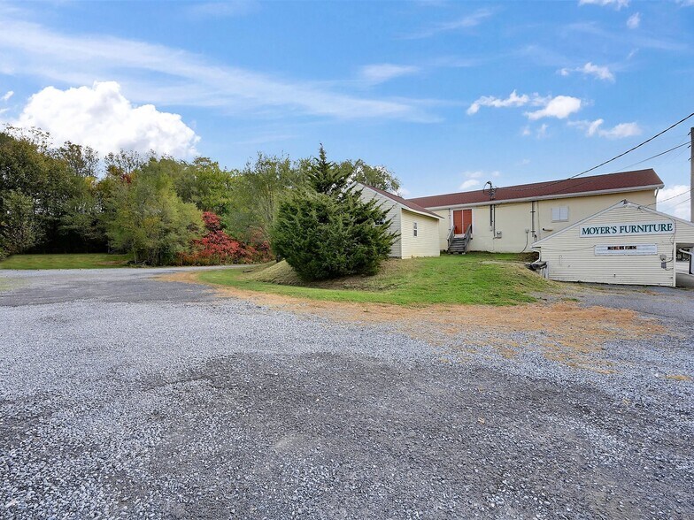 More Photos Of 1105 W Main St, Mount Joy General Retail For Sale