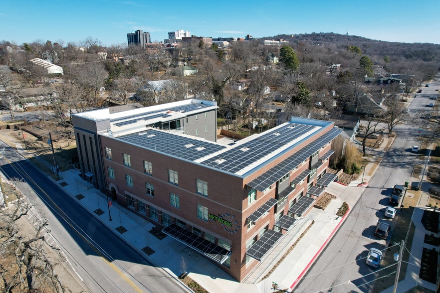 More Photos Of 288 S School Ave, Fayetteville Office Residential For Lease