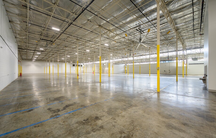 More Photos Of 1480 Bells Ferry Rd, Marietta Warehouse For Lease