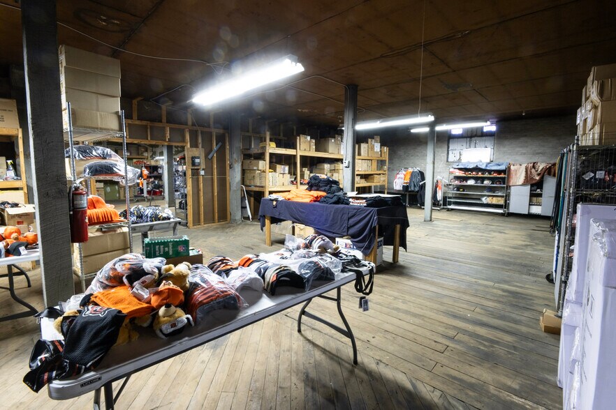 More Photos Of 2025-2033 Elm St, Cincinnati Warehouse For Sale