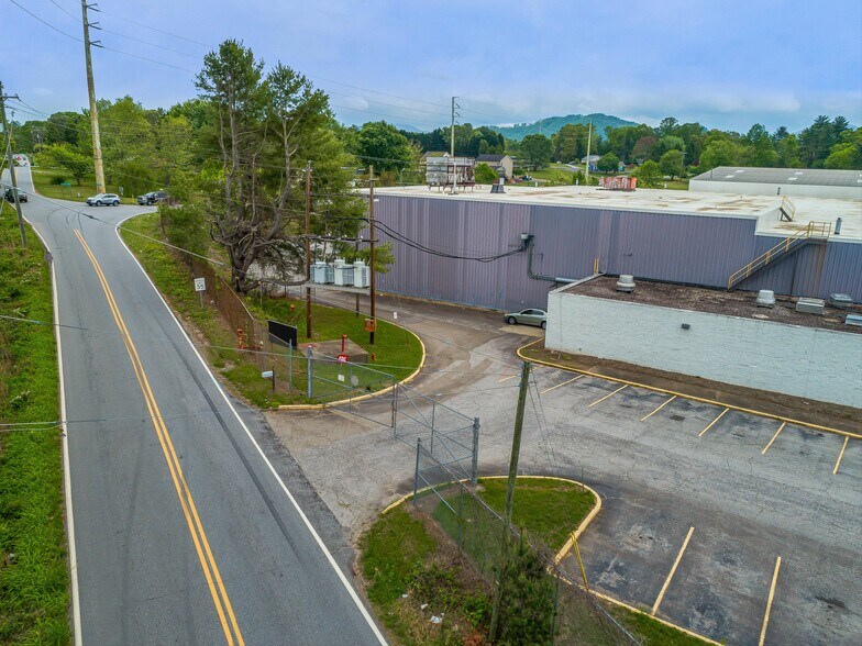 More Photos Of 90 Christ School Rd, Arden Distribution For Lease